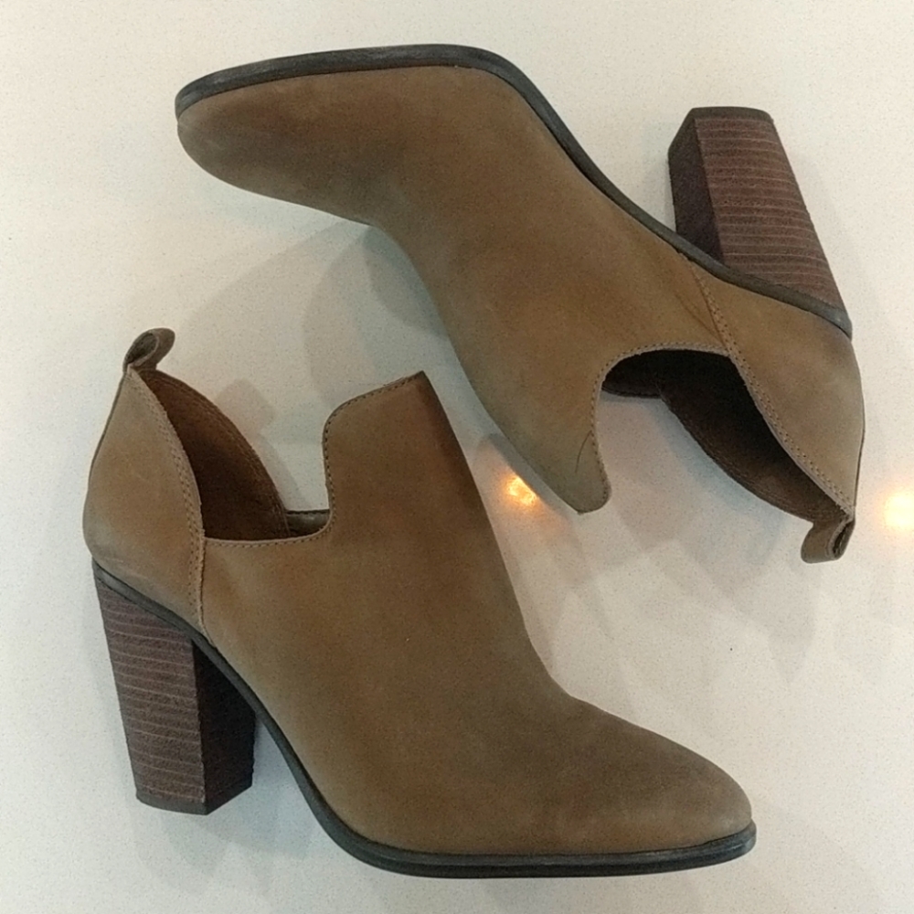 Vince Camuto Federa Ankle Bootie